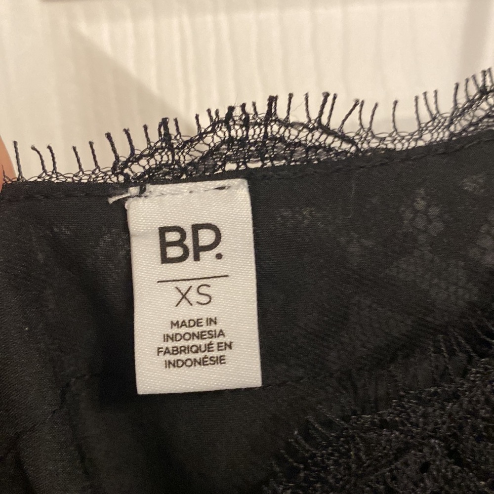 BP Lace Edged Tank - Picture 2 of 5